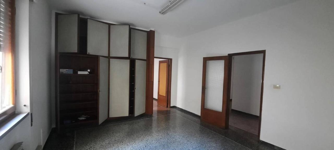 appartamento in vendita a Massa in zona Centro Storico