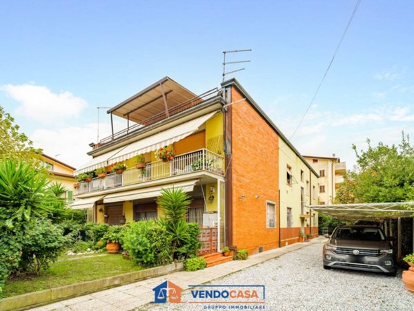 appartamento in vendita a Massa in zona Marina di Massa