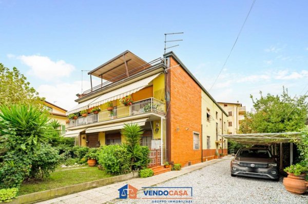 appartamento in vendita a Massa in zona Marina di Massa