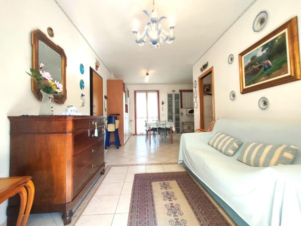 appartamento in vendita a Massa in zona Marina di Massa
