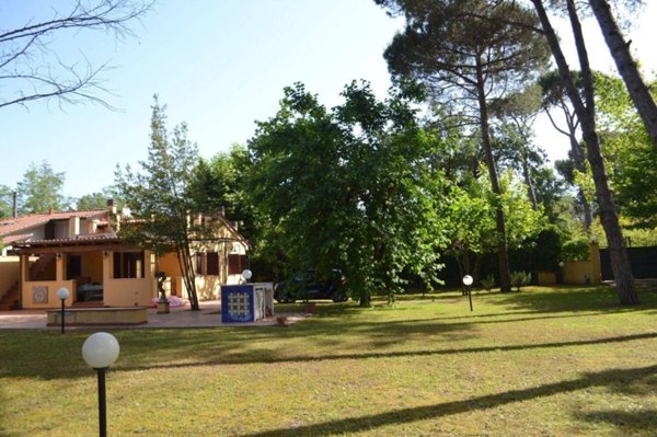 casa indipendente in vendita a Massa in zona Poveromo