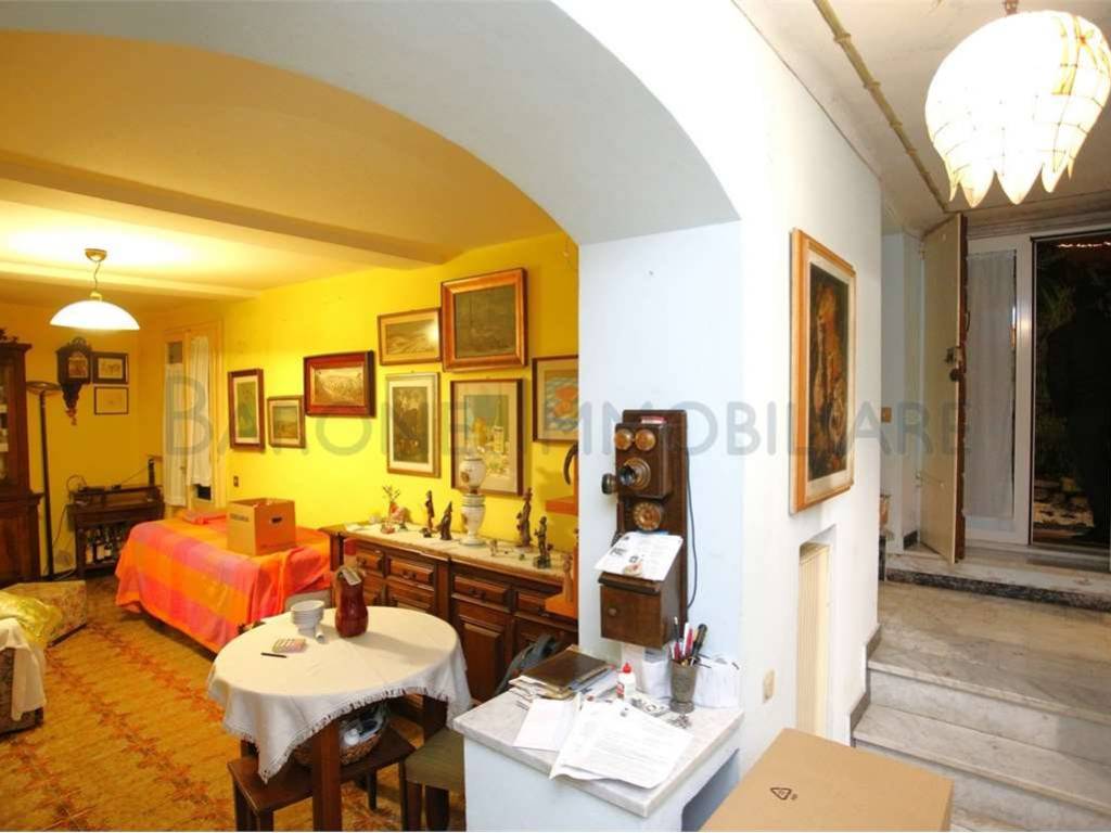 casa indipendente in vendita a Massa in zona Centro Storico