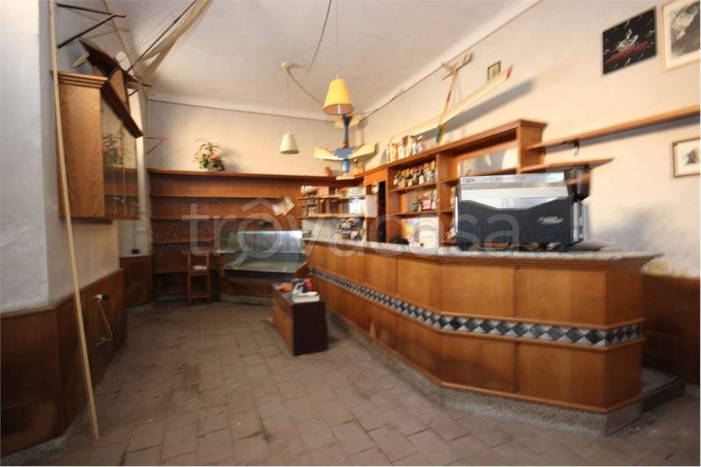 negozio in vendita a Massa in zona Quercioli