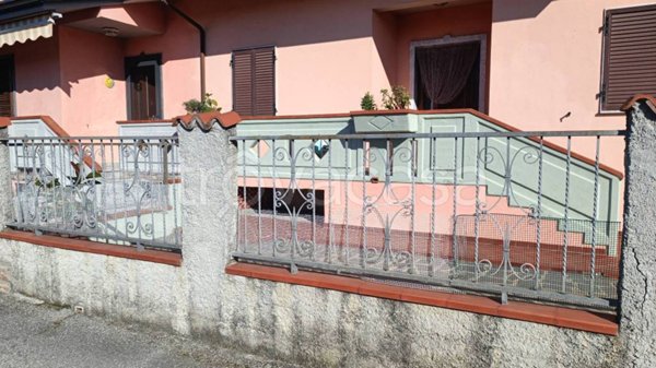 casa indipendente in vendita a Massa in zona Romagnano