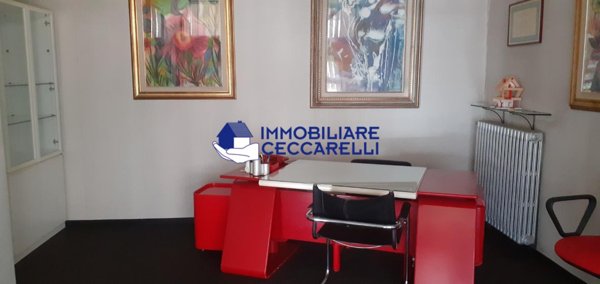 locale commerciale in vendita a Massa in zona Marina dei Ronchi