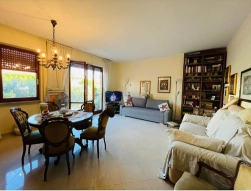 appartamento in vendita a Massa in zona Marina di Massa