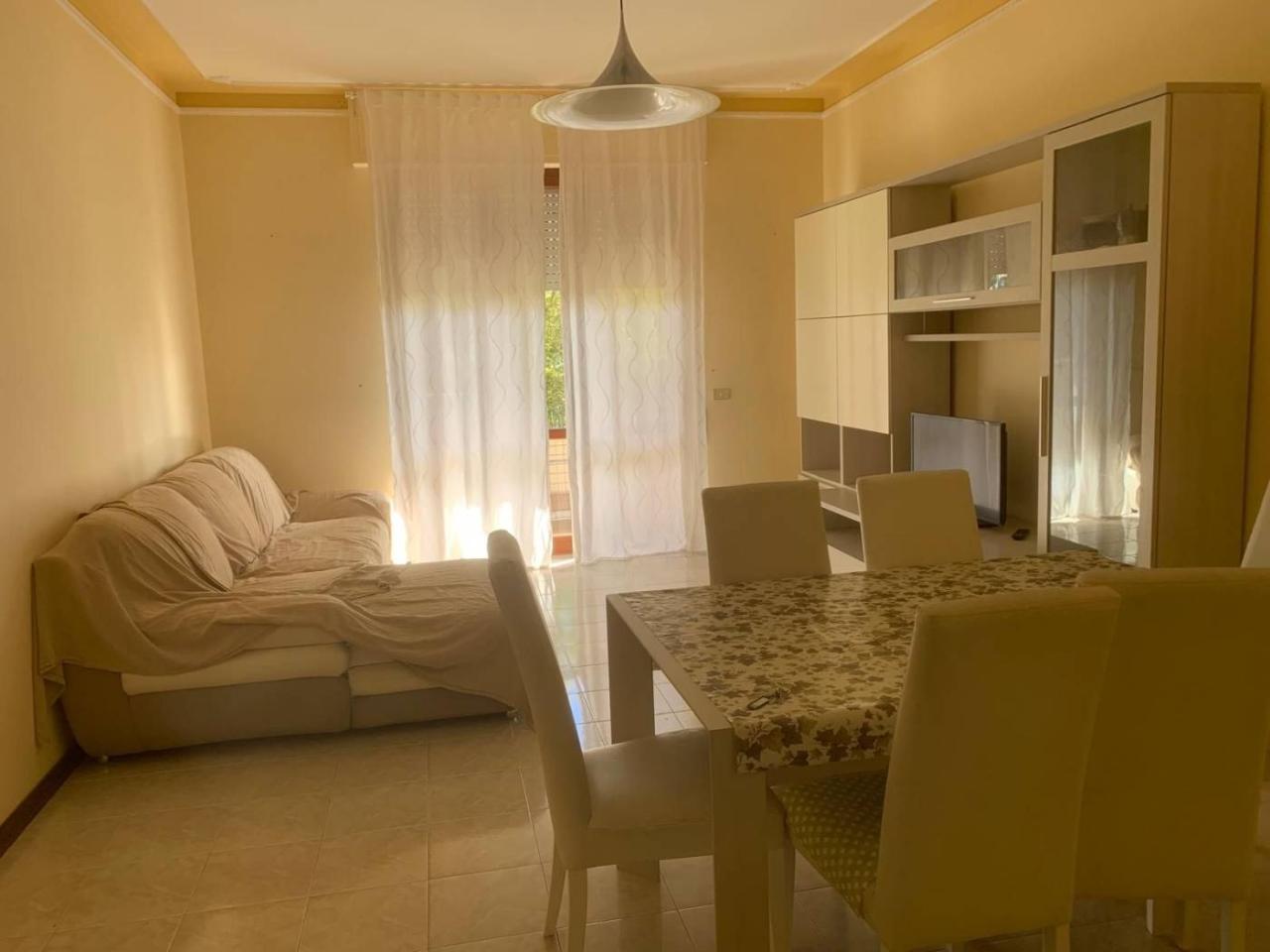 appartamento in vendita a Massa in zona Marina di Massa