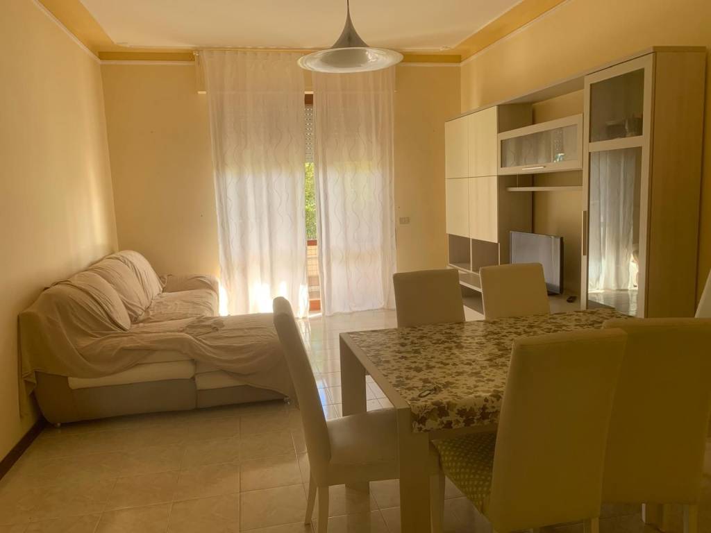 appartamento in vendita a Massa in zona Marina di Massa