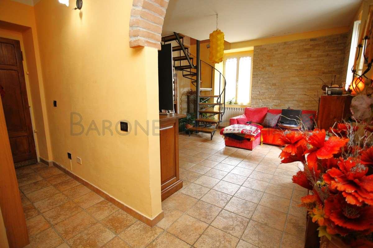 casa indipendente in vendita a Massa in zona Romagnano