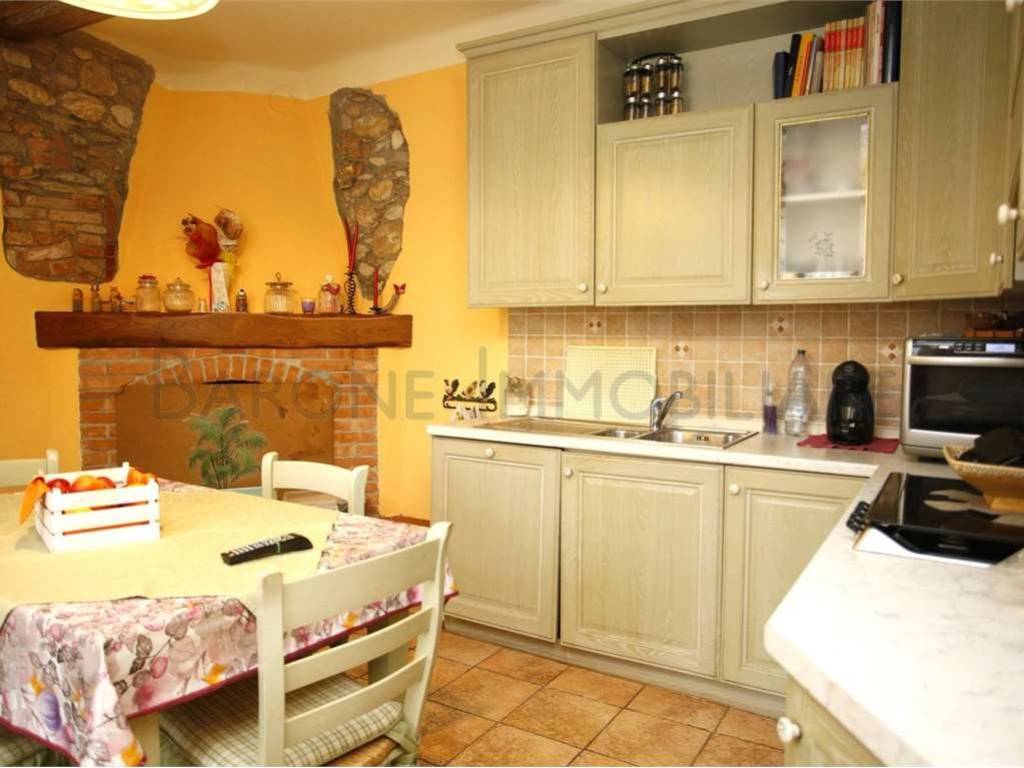 casa indipendente in vendita a Massa in zona Romagnano