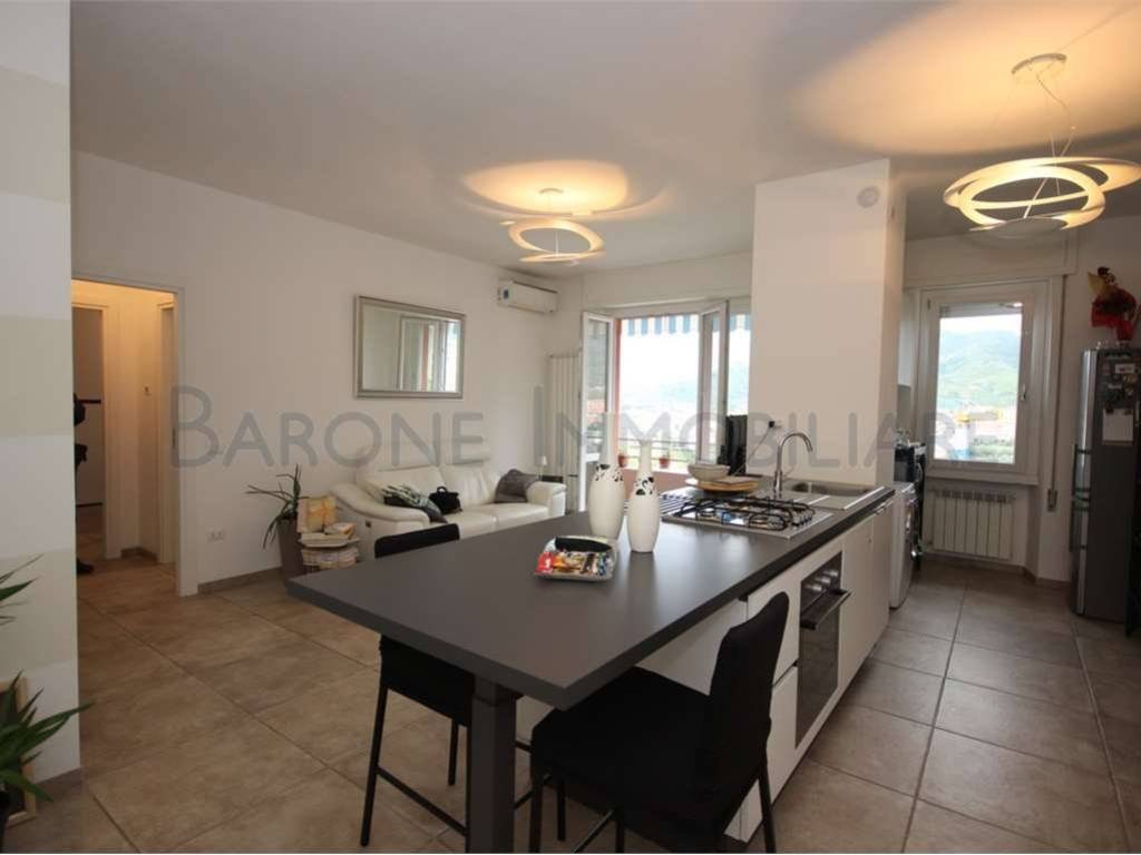 appartamento in vendita a Massa in zona Centro Storico