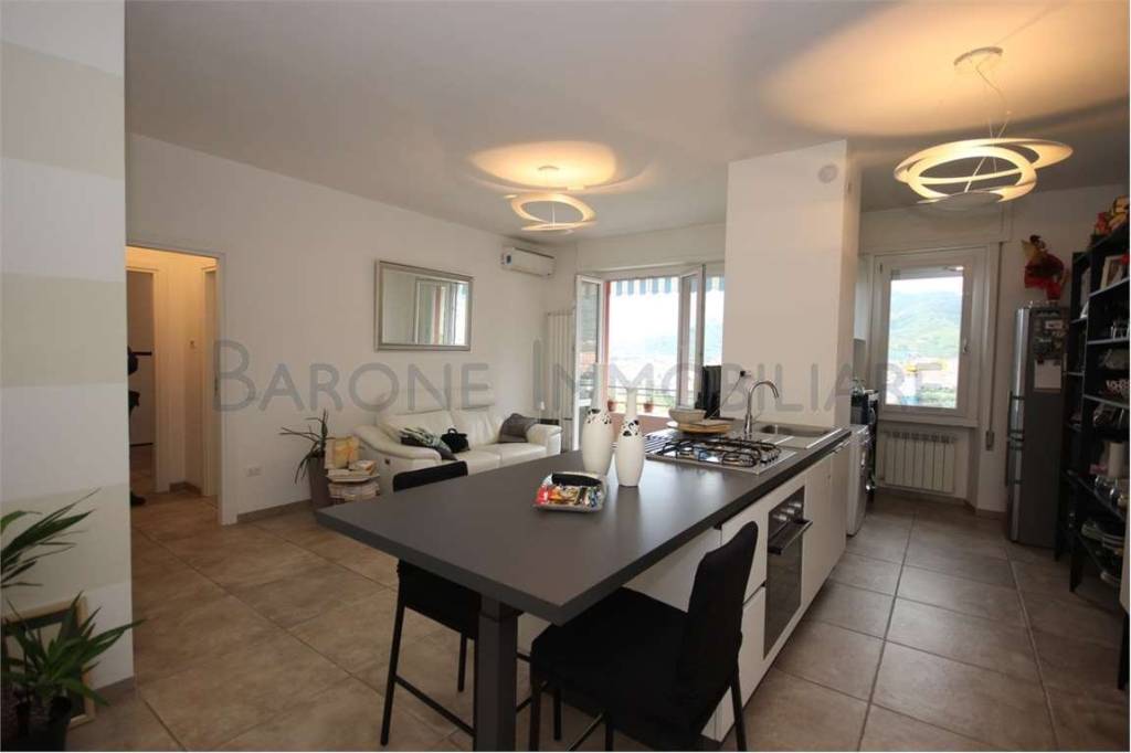 appartamento in vendita a Massa in zona Centro Storico