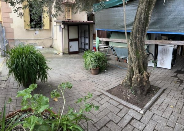appartamento in vendita a Massa in zona Quercioli