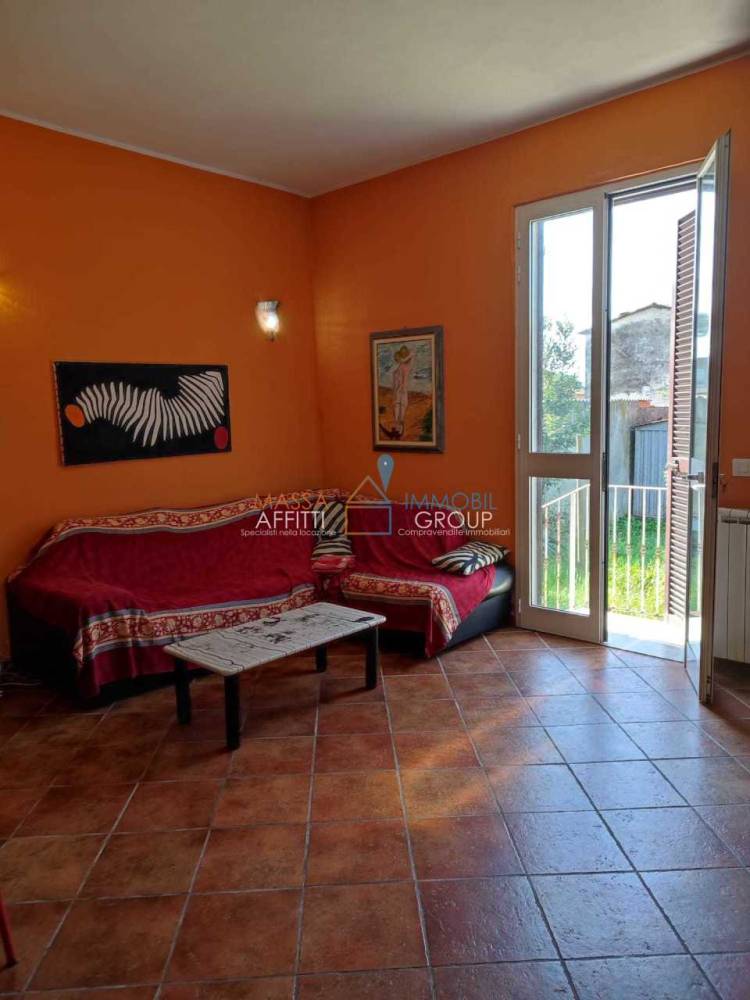 casa indipendente in vendita a Massa in zona Marina di Massa