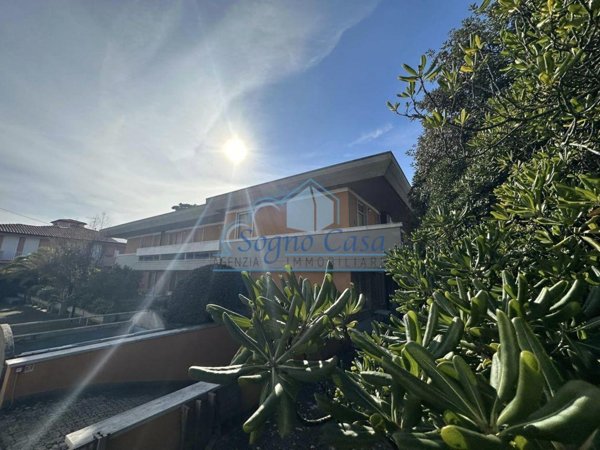 appartamento in vendita a Massa in zona Marina di Massa