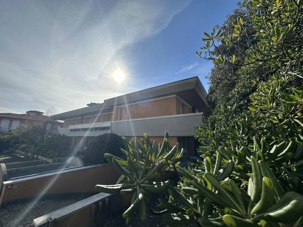 appartamento in vendita a Massa in zona Marina di Massa