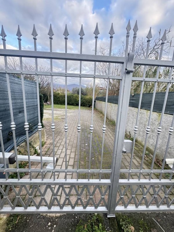 casa indipendente in vendita a Massa in zona Castagnola