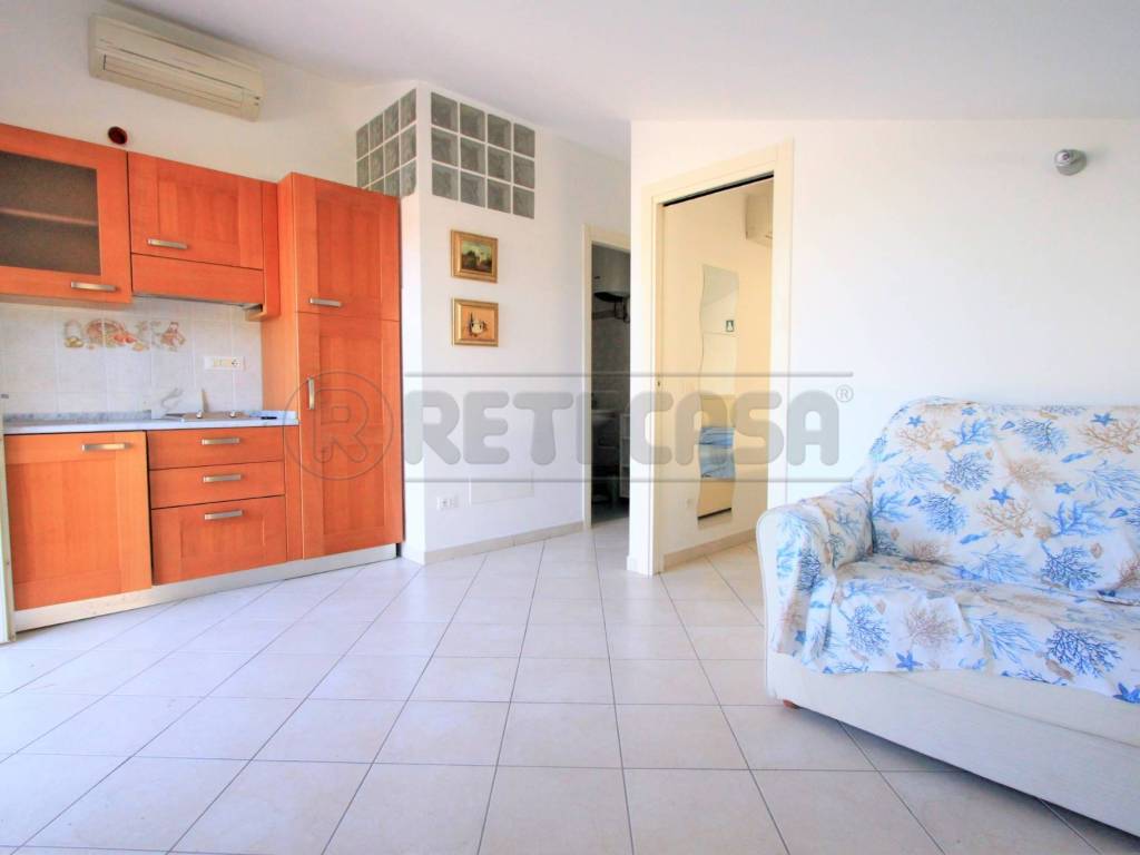 intera palazzina in vendita a Massa in zona Marina di Massa