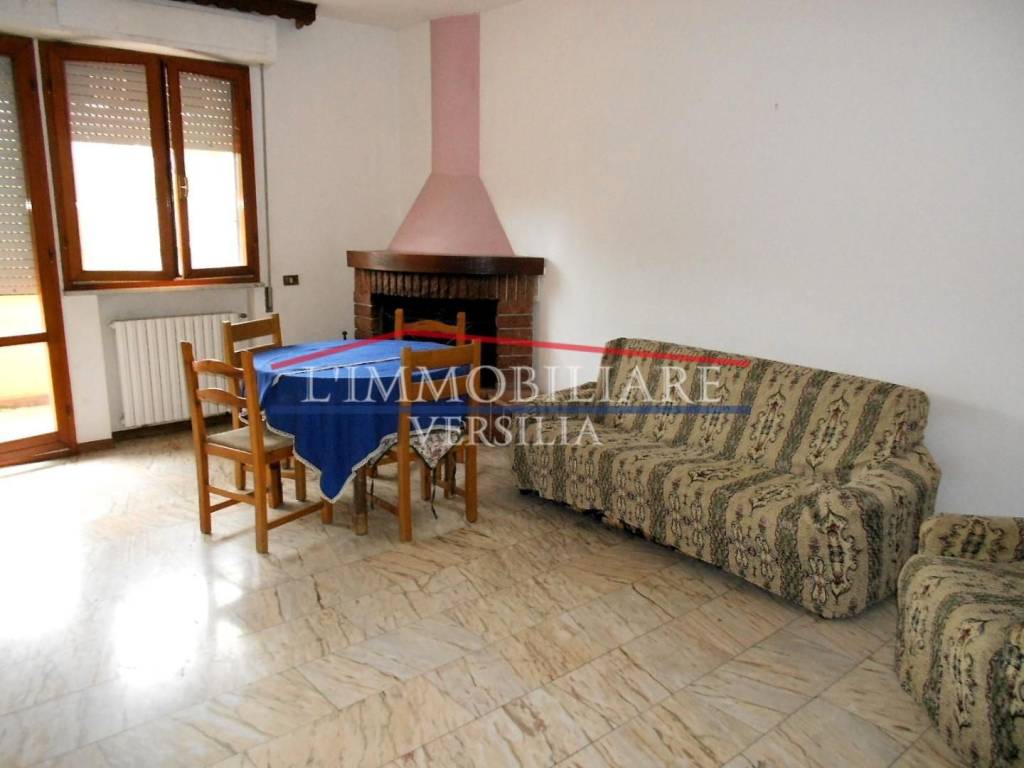 appartamento in vendita a Massa in zona Marina dei Ronchi