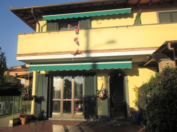 casa indipendente in vendita a Massa in zona Centro Storico