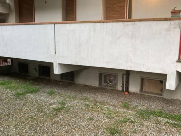 appartamento in vendita a Massa in zona Marina dei Ronchi