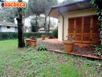 appartamento in vendita a Massa in zona Marina dei Ronchi