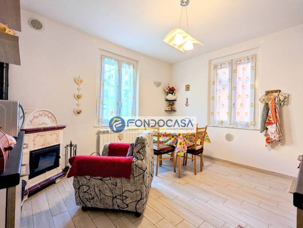 casa indipendente in vendita a Massa