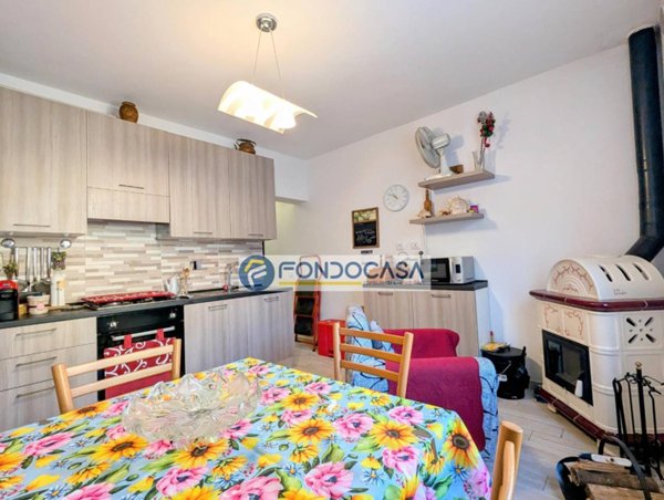 casa indipendente in vendita a Massa in zona Pariana