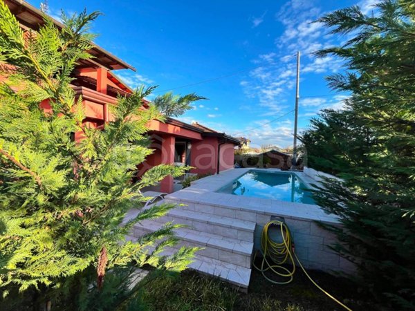 casa indipendente in vendita a Massa in zona Marina di Massa