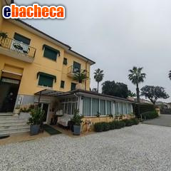 negozio in vendita a Massa in zona Marina di Massa