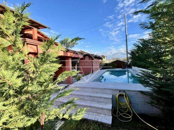 casa indipendente in vendita a Massa in zona Marina di Massa