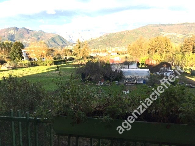 appartamento in vendita a Massa in zona Marina dei Ronchi