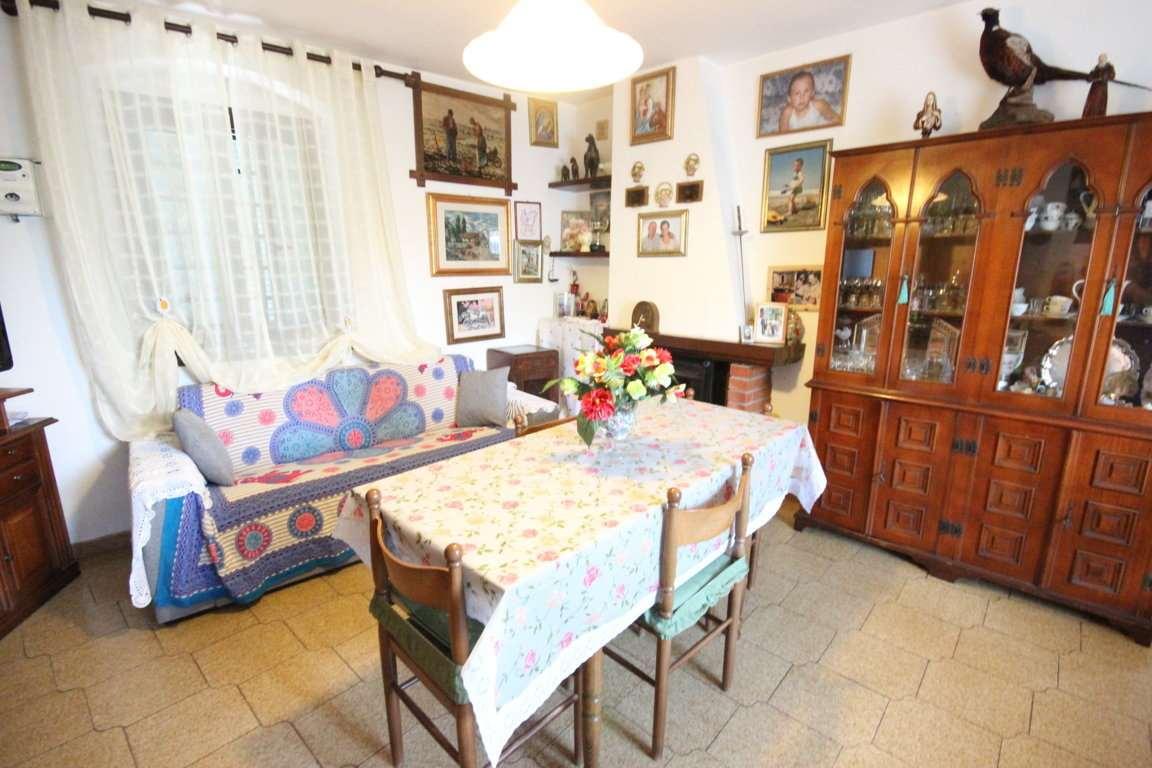 appartamento in vendita a Massa in zona Marina di Massa