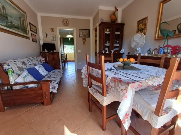 appartamento in vendita a Massa in zona Marina di Massa