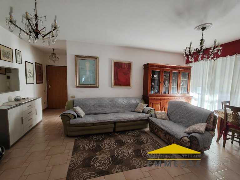 appartamento in vendita a Massa in zona Centro Storico