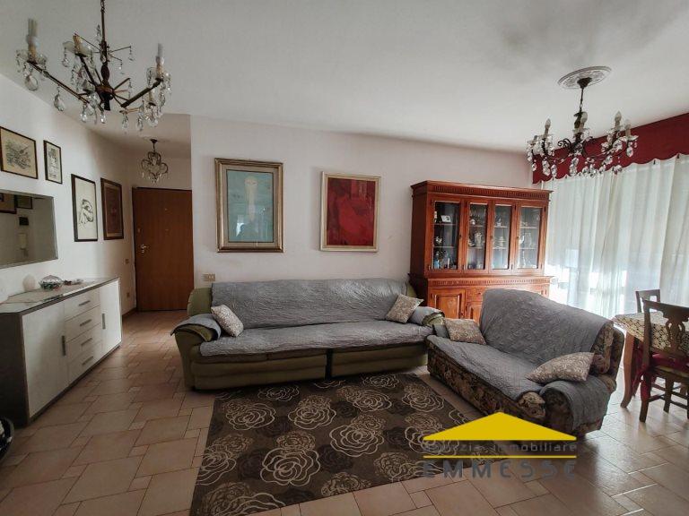 appartamento in vendita a Massa in zona Centro Storico