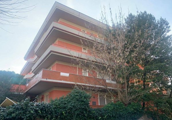 appartamento in vendita a Massa in zona Marina di Massa