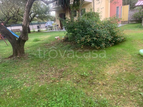 casa indipendente in vendita a Massa in zona Romagnano