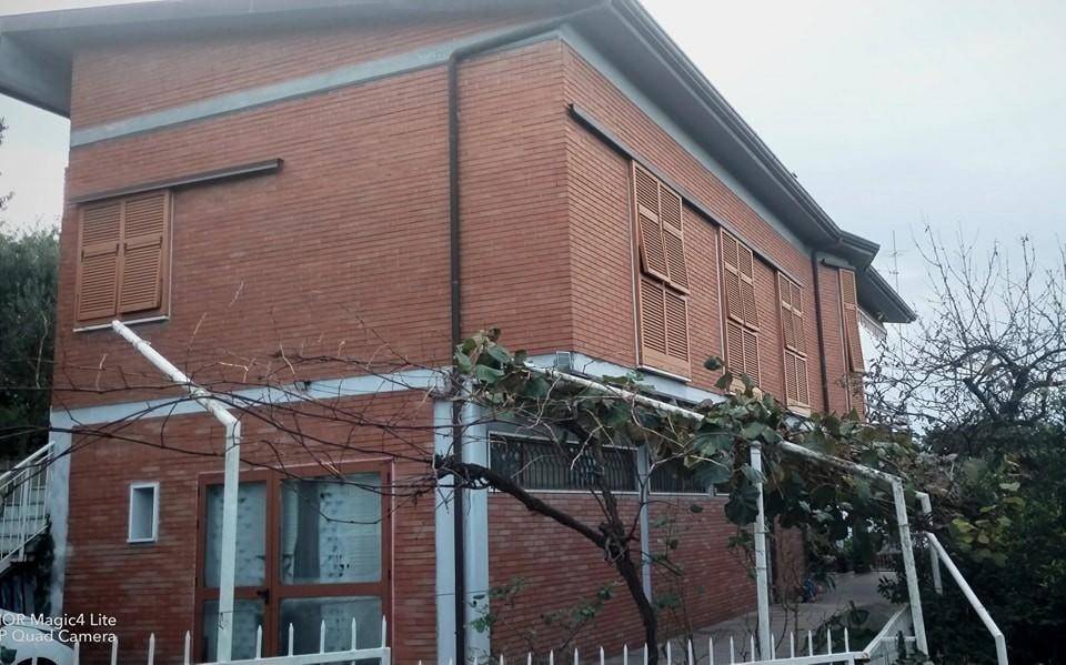 casa indipendente in vendita a Massa