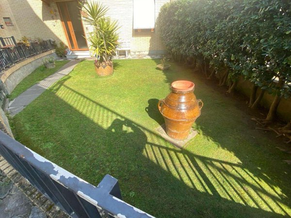 casa indipendente in vendita a Massa