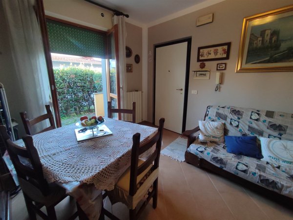 appartamento in vendita a Massa in zona Marina di Massa