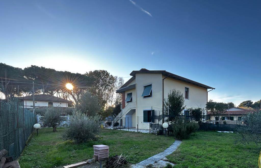 appartamento in vendita a Massa in zona Marina di Massa