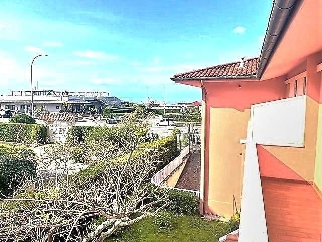 casa indipendente in vendita a Massa in zona Marina di Massa