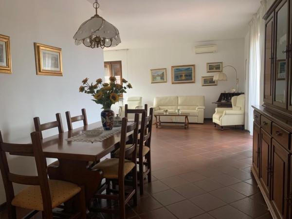 appartamento in vendita a Massa in zona Marina di Massa