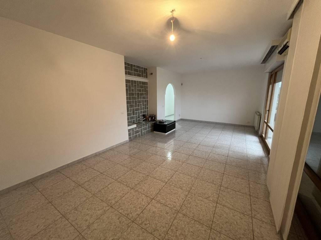 appartamento in vendita a Massa in zona Marina di Massa