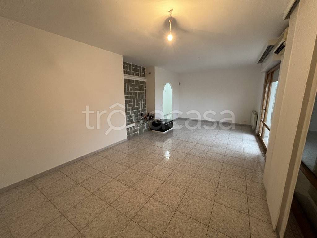 appartamento in vendita a Massa in zona Marina di Massa