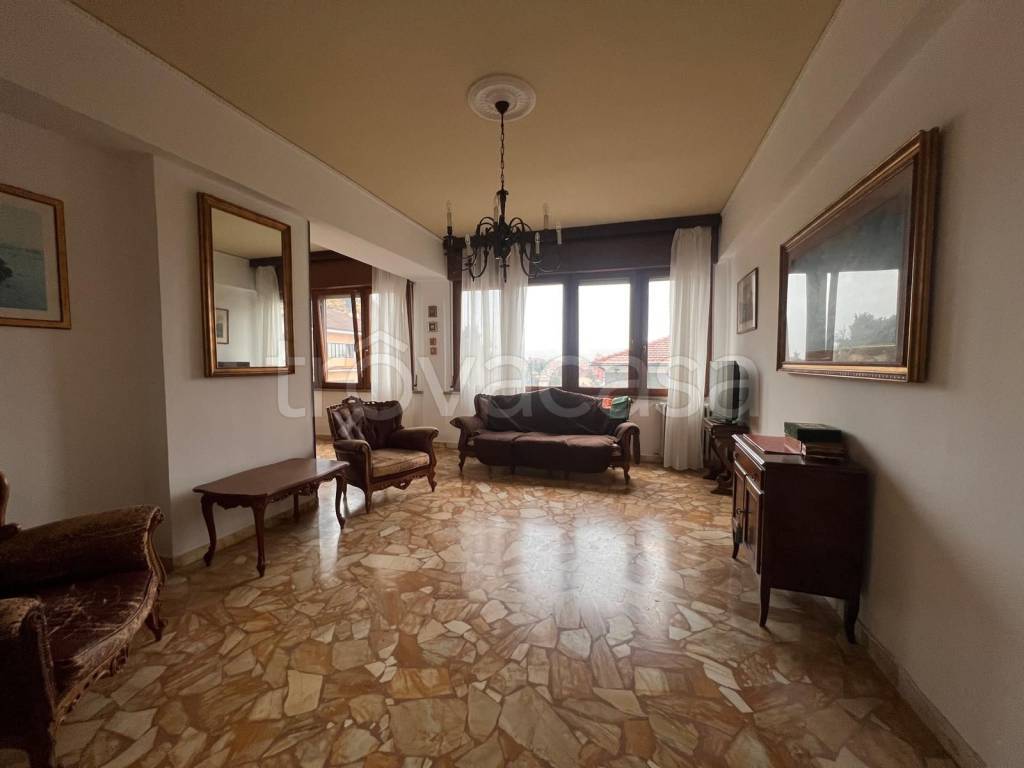 appartamento in vendita a Massa in zona Centro Storico