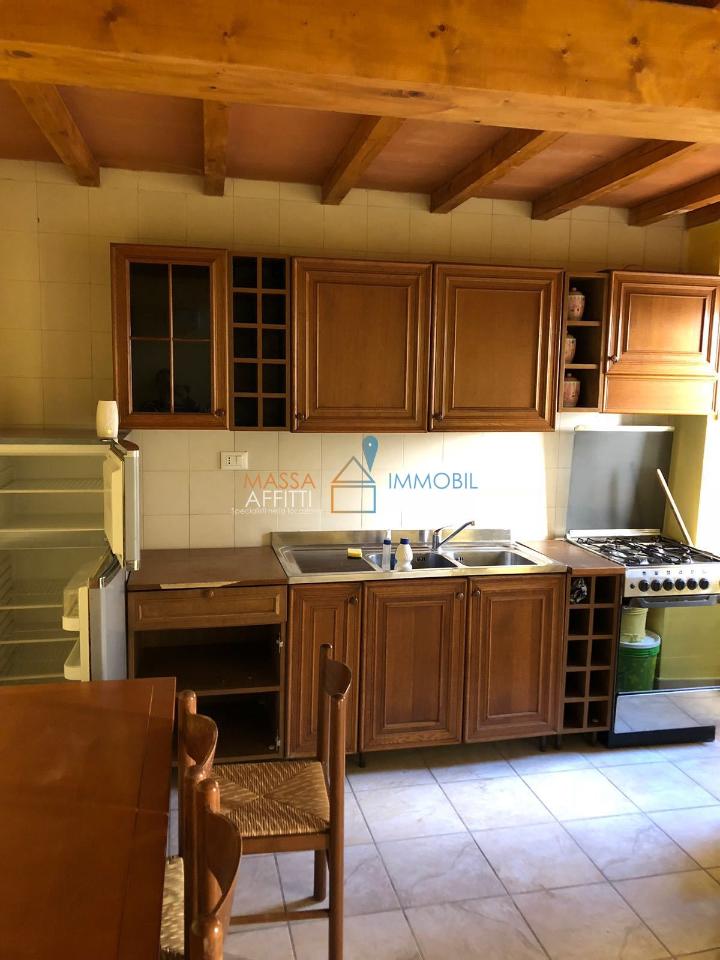 appartamento in vendita a Massa in zona Antona