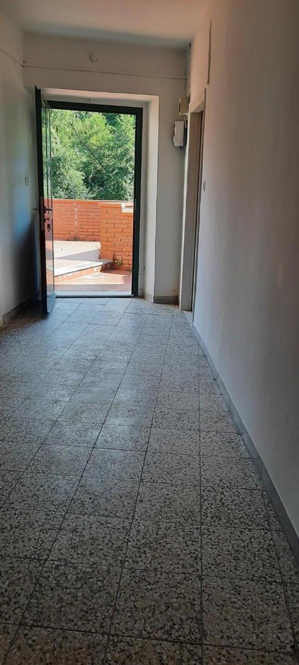 appartamento in vendita a Massa in zona Pariana