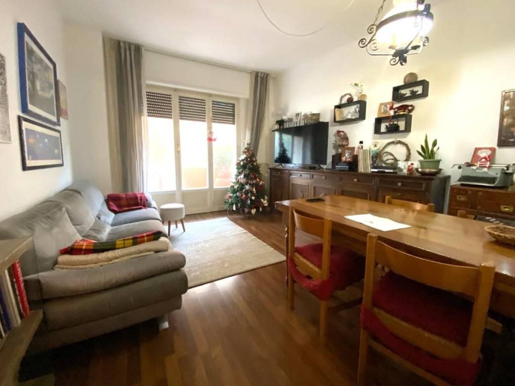 appartamento in vendita a Massa in zona Marina di Massa